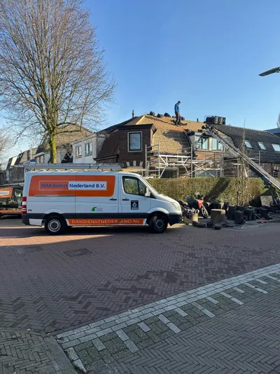 Dakdienst nederland onderweg